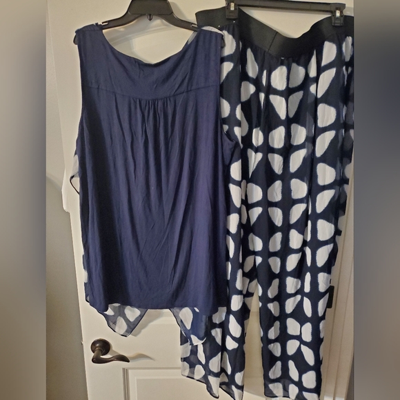 Plus Size Alfani two piece top and wide leg pants, size 3X - Picture 3 of 6